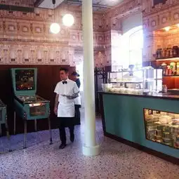 一切都得置中布达佩斯大饭店导演跨界设计咖啡
