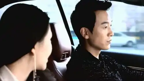 金少请兄弟女友吃饭,不料兄弟女友说话太露骨,吓到金少
