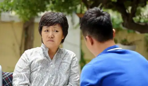 她是国家一级演员,亲弟弟是李幼斌,出道36年却从未与他有过合作