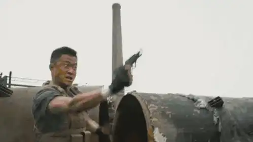 战狼2燃爆这个铁血硬汉却说,只想给她更多的爱
