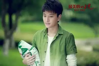 小说最美的时光封面上的那段话
