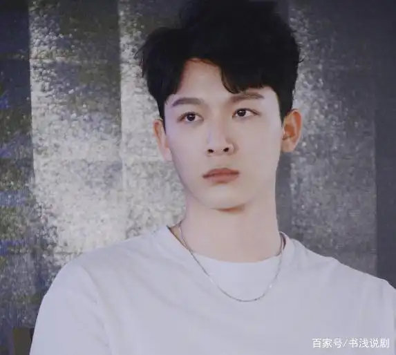 觉醒年代29亿后,张晚意官宣正能量新片,看到女主,心情复杂
