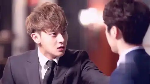 谈判官弟弟拿母亲威胁谢晓天,让他认输,晓飞绝对不会放过他