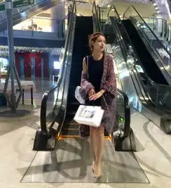 娱乐报报国民老公王思聪女友神似av女优泷泽萝拉
