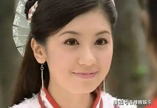 她为父亲还债拼命拍戏,嫁入豪门却遭抛弃,如今活成了公主
