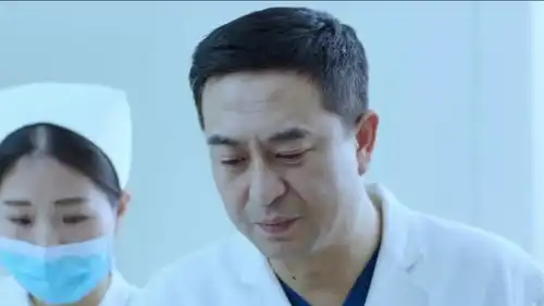 急诊科医生孕妇将要进手术室,不料她竟不停强调要保住孩子