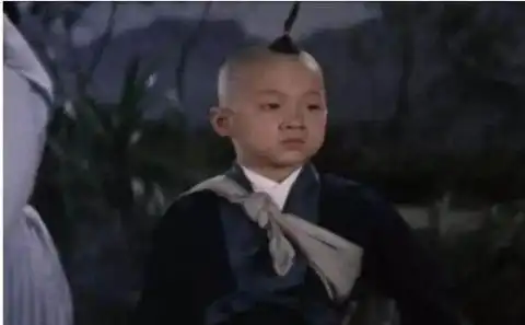 吴卓林小时候可爱,成龙小时候可爱,但最q萌的还是儿时的吴绮莉