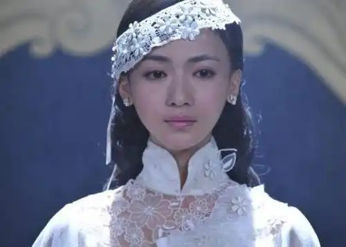 5位纸片人明星,瘦成排骨还不甘心,娱乐圈太狠了
