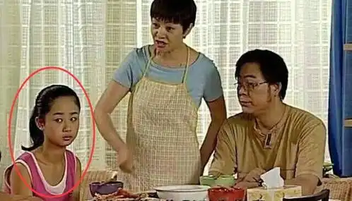 小猴紫长大了走亲民保守路线的杨紫,穿深v装气场全开