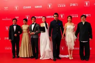 龙女郎母其弥雅与成龙李治廷携功夫瑜伽亮相
