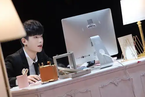 信昊分享小贾明星大侦探新剧照瓜皮宝贝justin前来查案