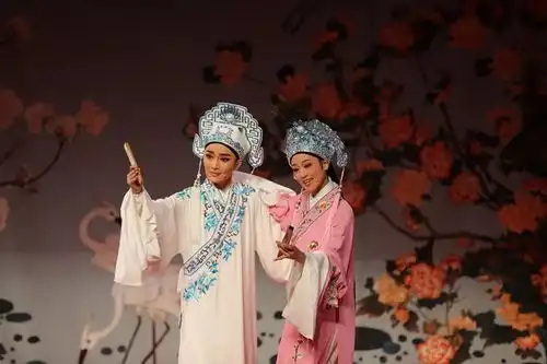 今天,越剧小镇正式开园试运营小镇长啥样一起先睹为快
