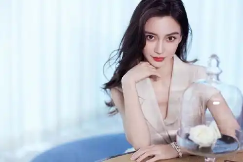 被angelababy瘦到了,穿衬衫裙露出排骨胸,身材单薄让人心疼
