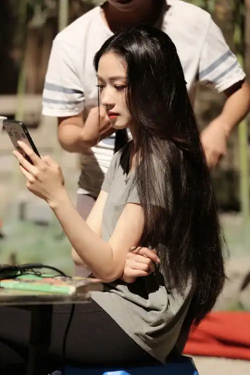 万茜晒剧照,粉丝筒子们准备好了,她回了1个字,粉丝穷追不舍