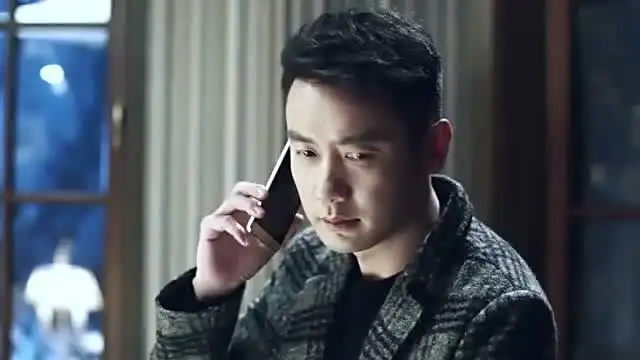 急诊科医生秦宇宁夹在女朋友和妈妈中间,不知该相信谁