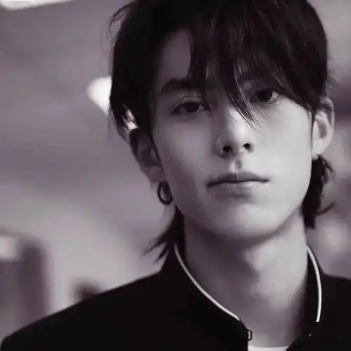 帅气值爆表的男生头像
