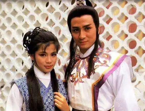 这里的演员拍剧照总喜欢以这堵墙为背景,四幅图中看看都有谁