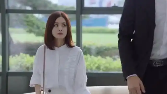 倾城时光小助理机智避开前台,总裁终于如愿了
