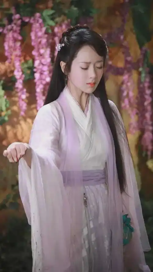 杨紫,坐拥千万豪宅,30岁时身价过亿,到底有多豪华
