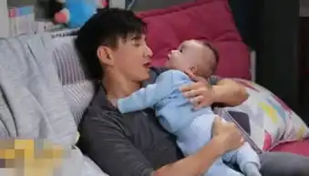 刘诗诗回豪宅坐月子,吴奇隆被问及当爸感受看到孩子就犯愁