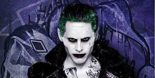 吴亦凡背两米高玩偶走秀国外小鲜肉也有拼命三郎