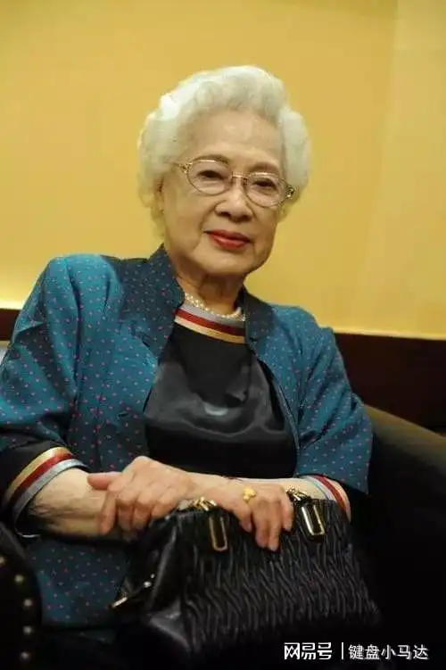 中国第一美女还活着,她54岁守寡,如今97岁高龄仍被无数人追