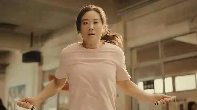 贾玲又拿下三个代言,减肥100斤以后,这是她该得的