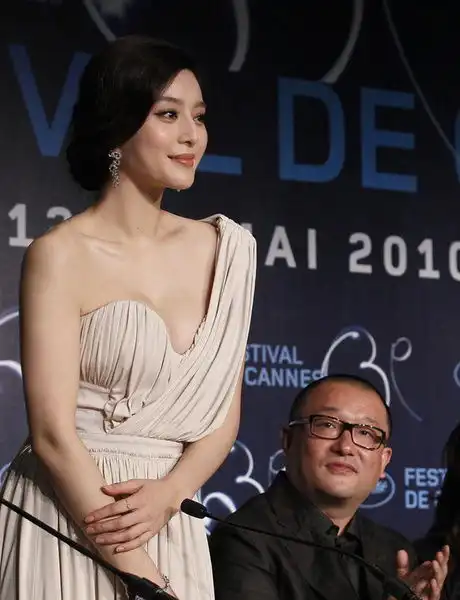 范冰冰历届戛纳造型回顾这也是一种职业精神