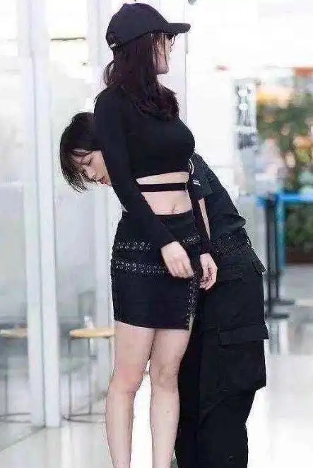 最全当红明星过安检网友没有一个有曾轶可的大牌气