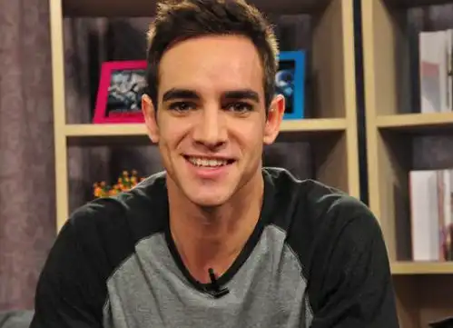 还记得新还珠格格里的画师班杰明吗现在成这样