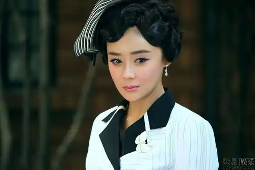 爱在春天袁姗姗成熟优雅剧照曝光
