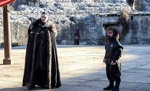 他从小患有侏儒症,去世时身高达2.41米,怎么长到这么高的
