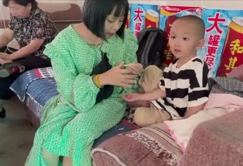 杜妈亲家母晒女儿京剧照,小熊直播带货卖瓷器前奏,网友怕碰瓷