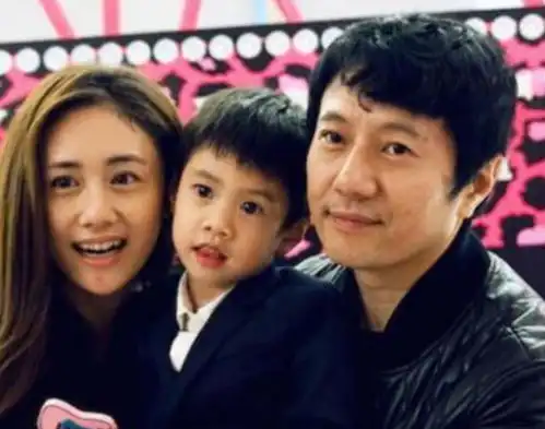 有种公平遗传叫郑钧家,本以为儿子全家最帅,看到女儿出道吗,爆红那种
