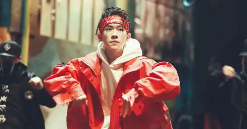 坐拥70亿票房,明明起点都一样,易烊千玺凭什么赢了王源王俊凯
