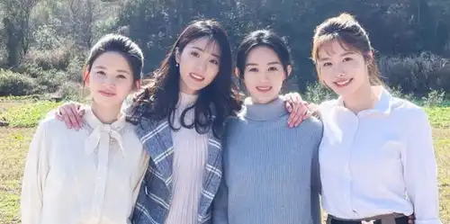 新剧杀青,赵丽颖上线晒照,鞋子引热议,这是对农村人最大尊重
