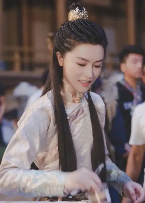 新版倚天屠龙记将播,主角不吸睛配角太抢镜,或能赶超经典
