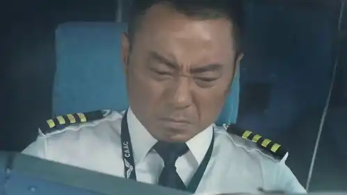 中国机长95秒预告紧张到窒息张涵予万米高空力挽狂澜
