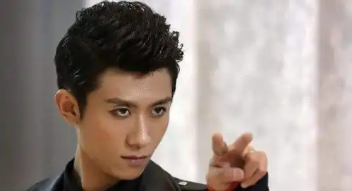 同是烟熏妆忍了张一山,扛过蔡徐坤,顶住刘昊然,看到他酥酥哒