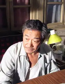 银婚热拍李心敏演绎慈爱严父