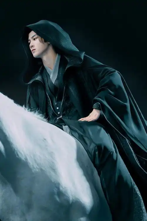 四方馆首发剧照,檀健次解锁新造型,女主表现超预期
