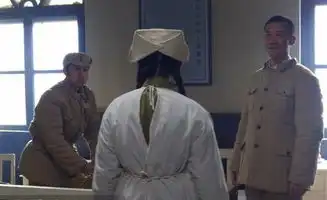 江柯扮黄志忠警卫员帮李云龙追媳妇
