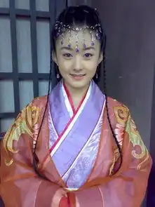 赵丽颖小时候的照片和现在一样漂亮没差啊

