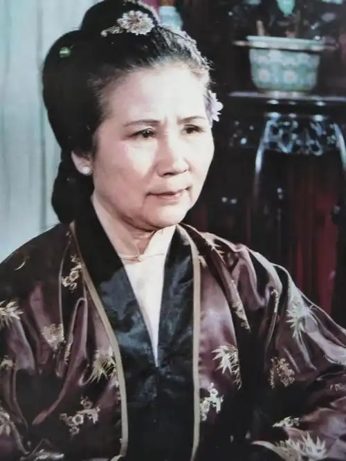 红楼梦里那个装睡的女人,身份不简单,却葬送了两个女儿的性命
