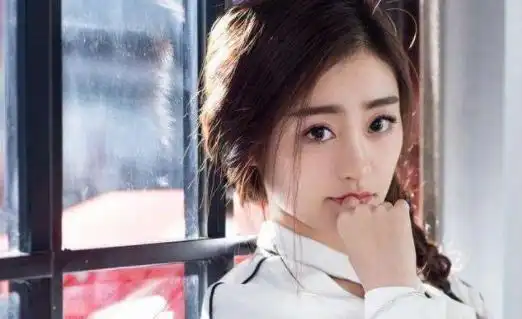 异性相处,一个人主动给你这些东西,就已经是把你当另一半对待了