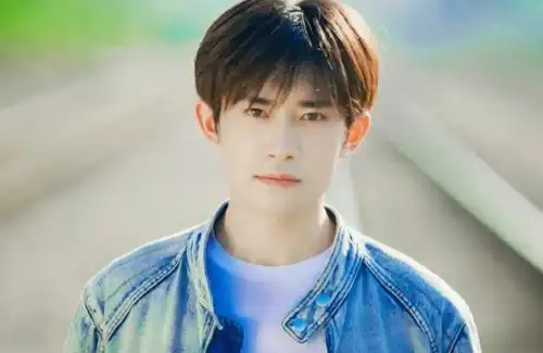 酱园弄中的易烊千玺陈可辛酱园弄曝剧照章子怡妆造曝光面容枯瘦
