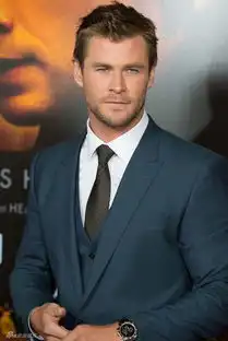 汤唯王力宏亲密合影性感露背搭帅气雷神