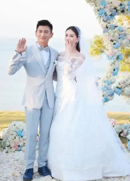 吴奇隆刘诗诗同游日本,晒自拍甜蜜暴击再破离婚传闻