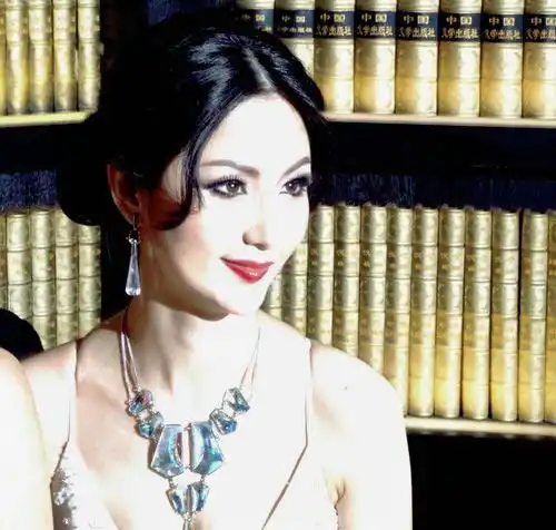 既然脚步已经跨出,风雨坎坷也不能退步
