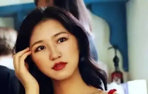 裸替女演员沈樵自曝相亲过程,想在酒店房间与对方培养感情